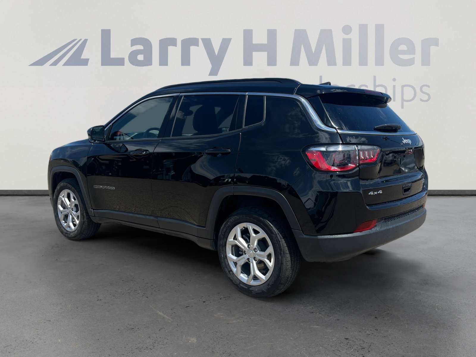 2024 Jeep Compass Latitude photo 4