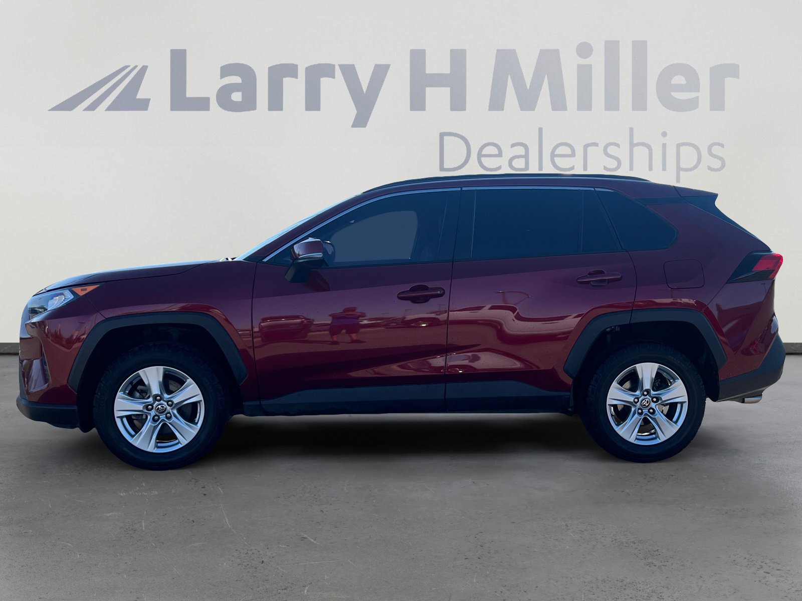 2021 Toyota RAV4 XLE photo 2