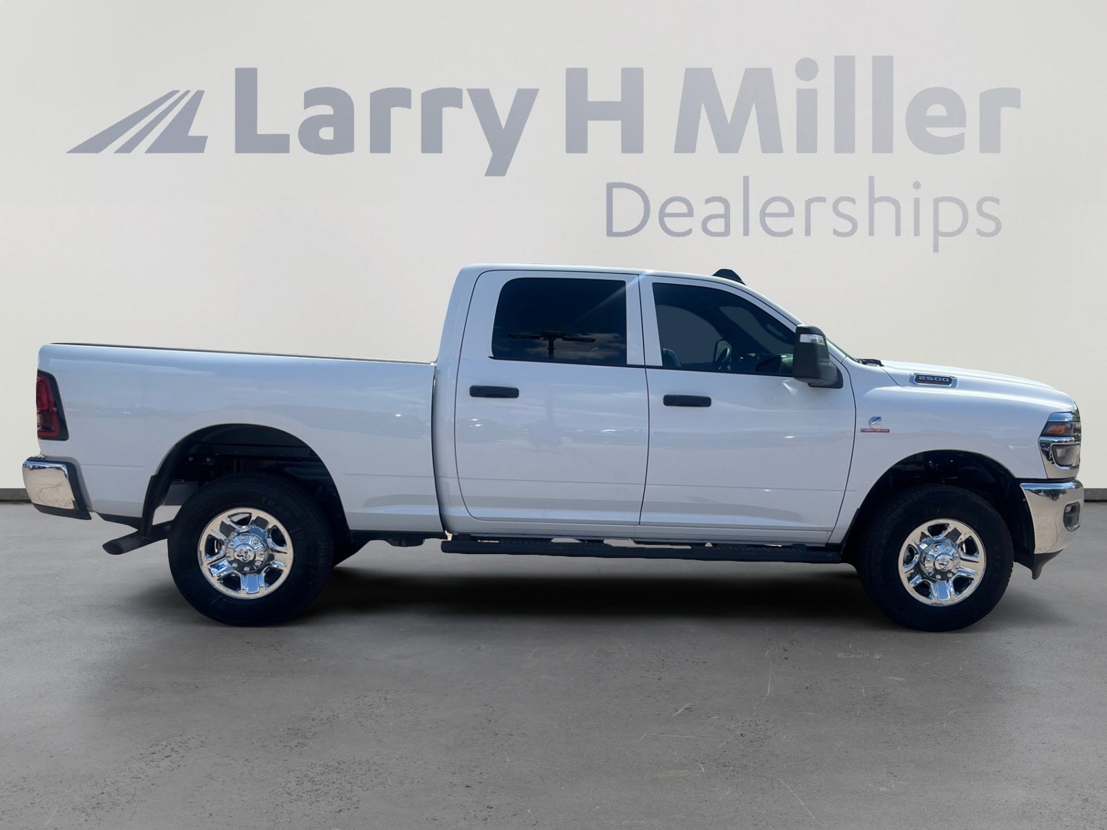 2025 RAM 2500 Tradesman - Photo 8