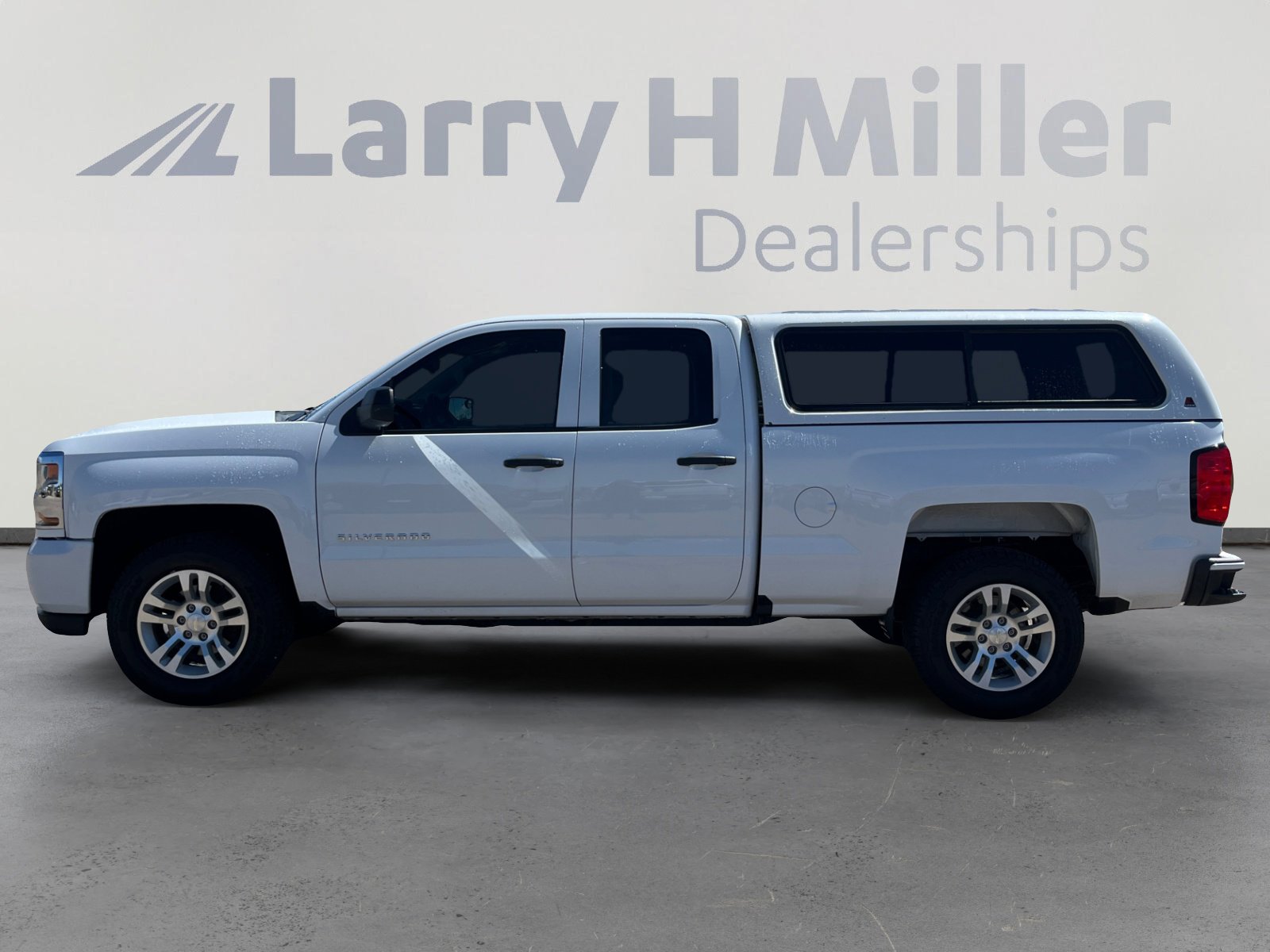 2017 Chevrolet Silverado 1500 photo 2