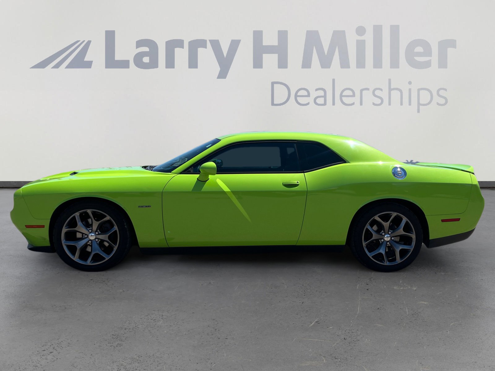 2015 Dodge Challenger R/T photo 2