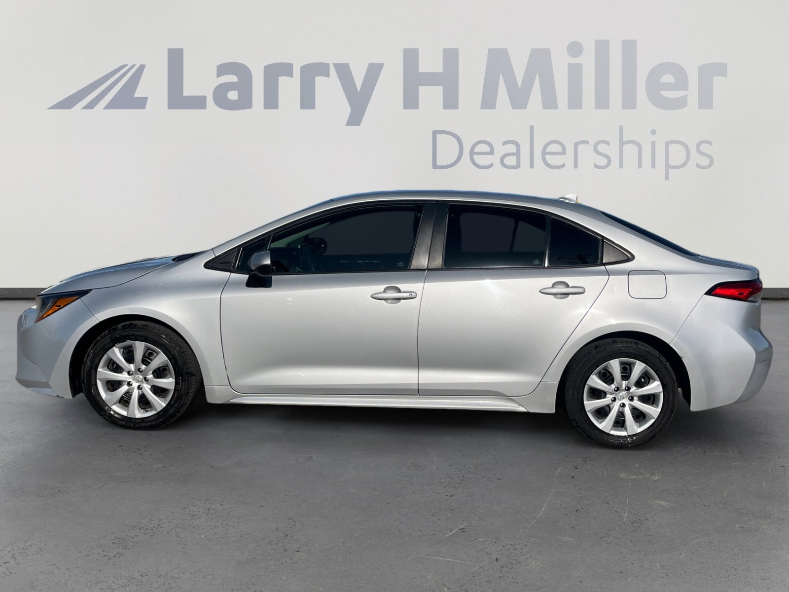 Used 2021 Toyota Corolla LE with VIN 5YFEPMAE6MP181278 for sale in Northfield, Minnesota