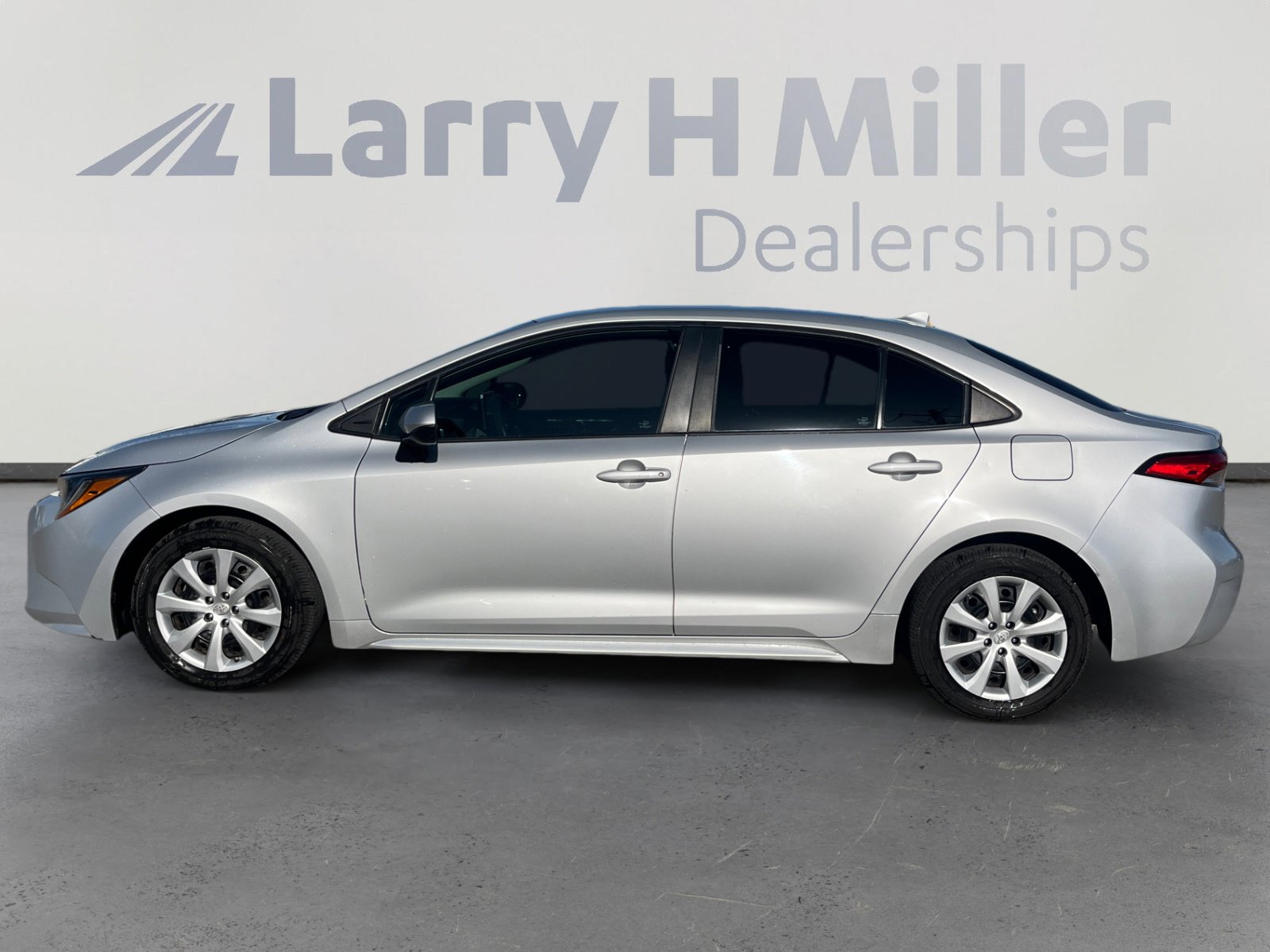 2021 Toyota Corolla LE photo 2