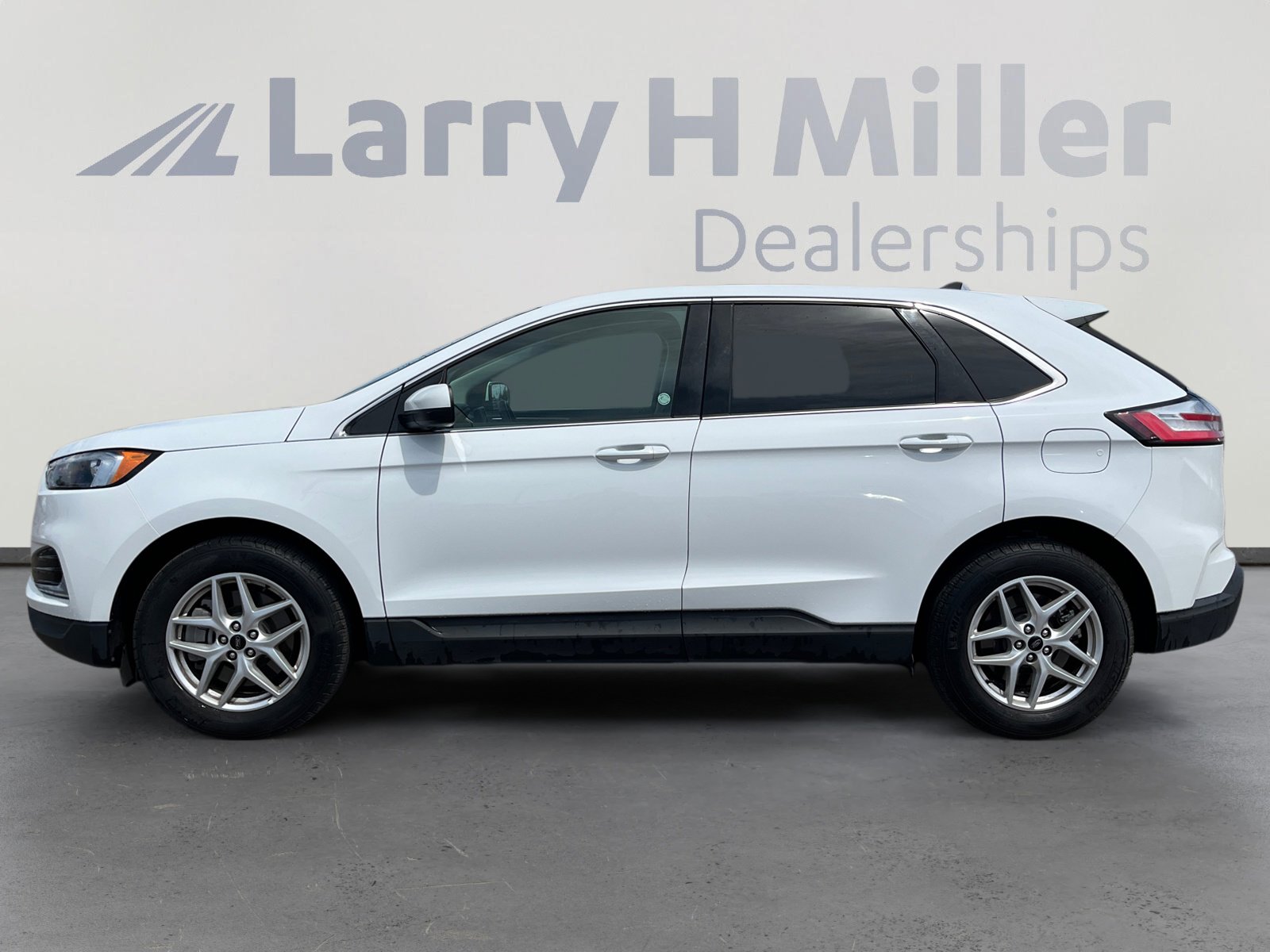 2024 Ford Edge SEL photo 2