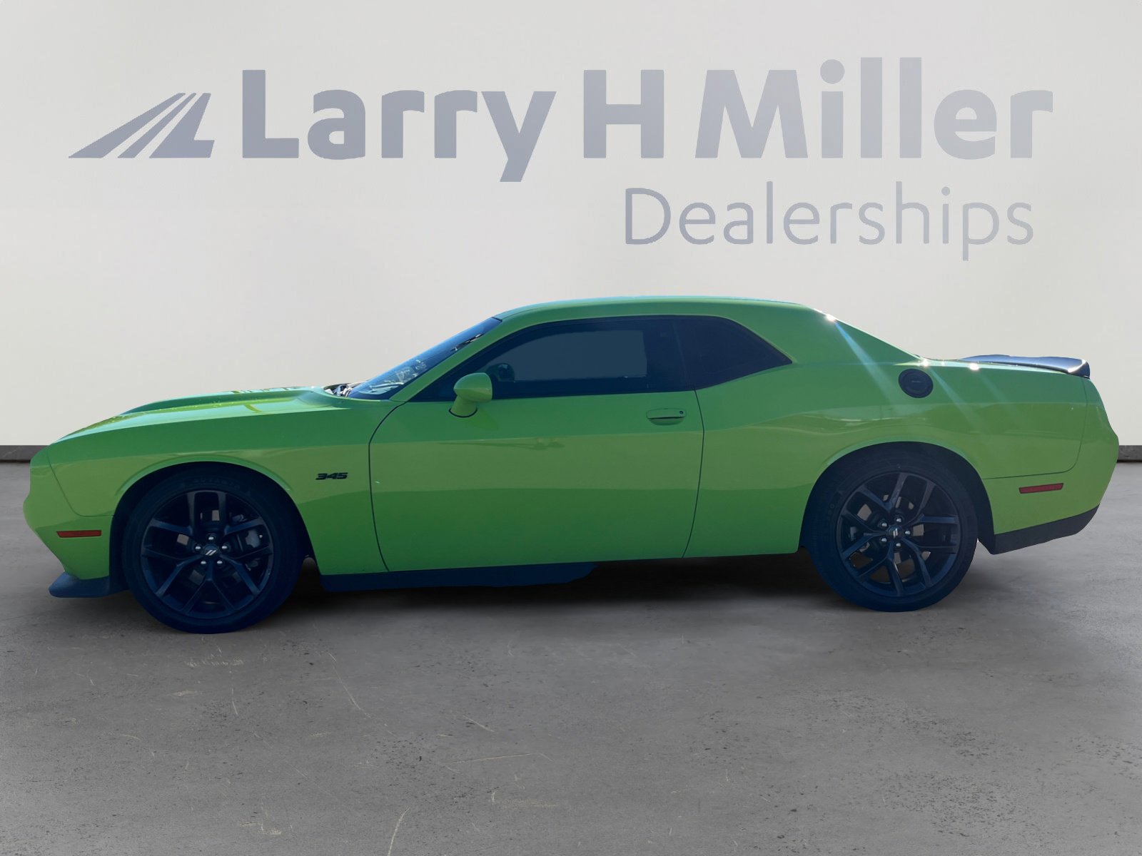 2023 Dodge Challenger R/T photo 2
