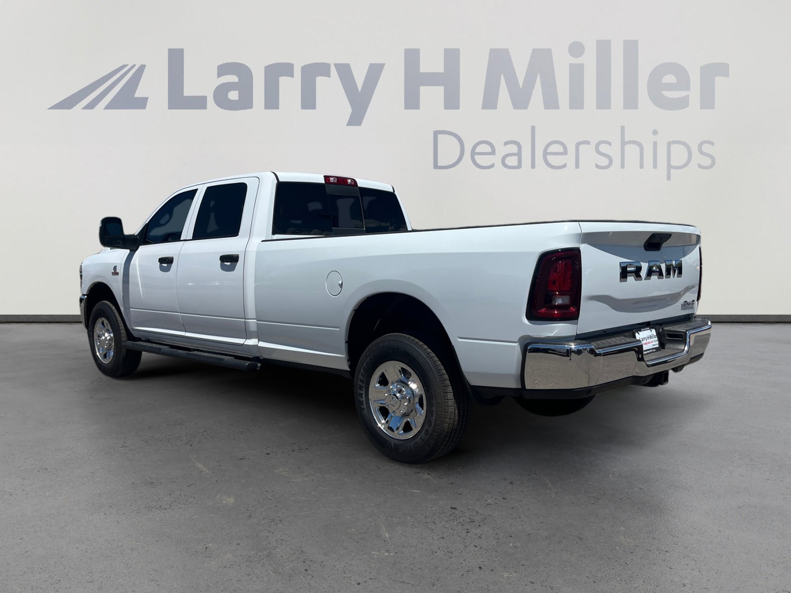 2025 Ram 3500 Tradesman photo 3