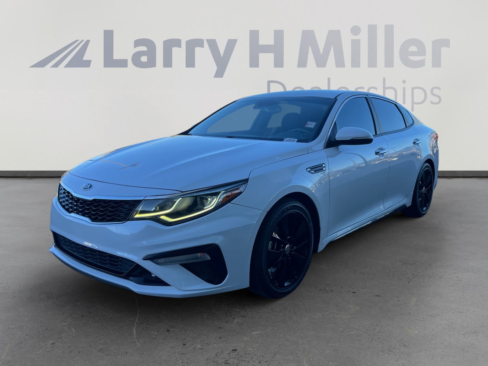 2019 Kia Optima S's photo