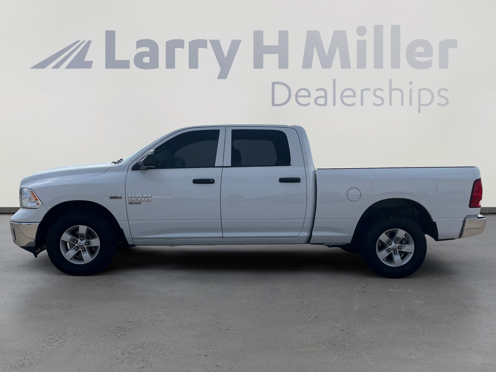 2022 Ram 1500 Classic Tradesman photo 2