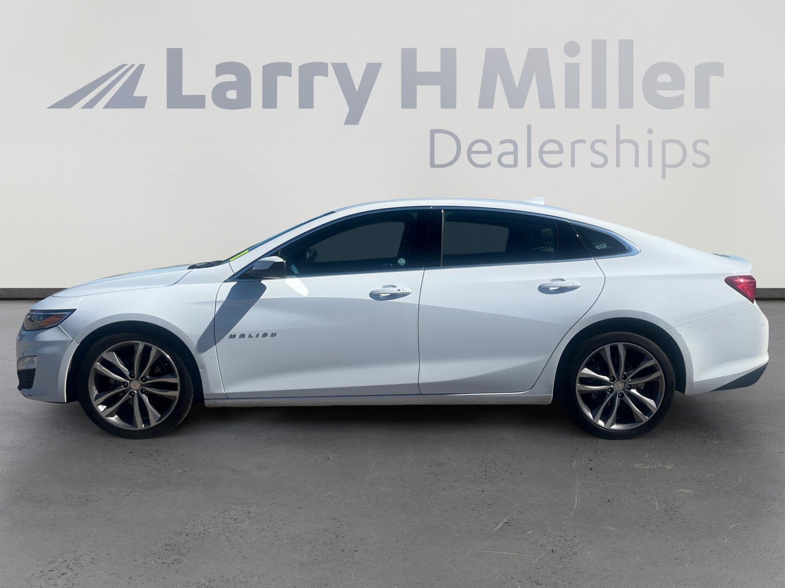 2023 Chevrolet Malibu 1LT photo 2