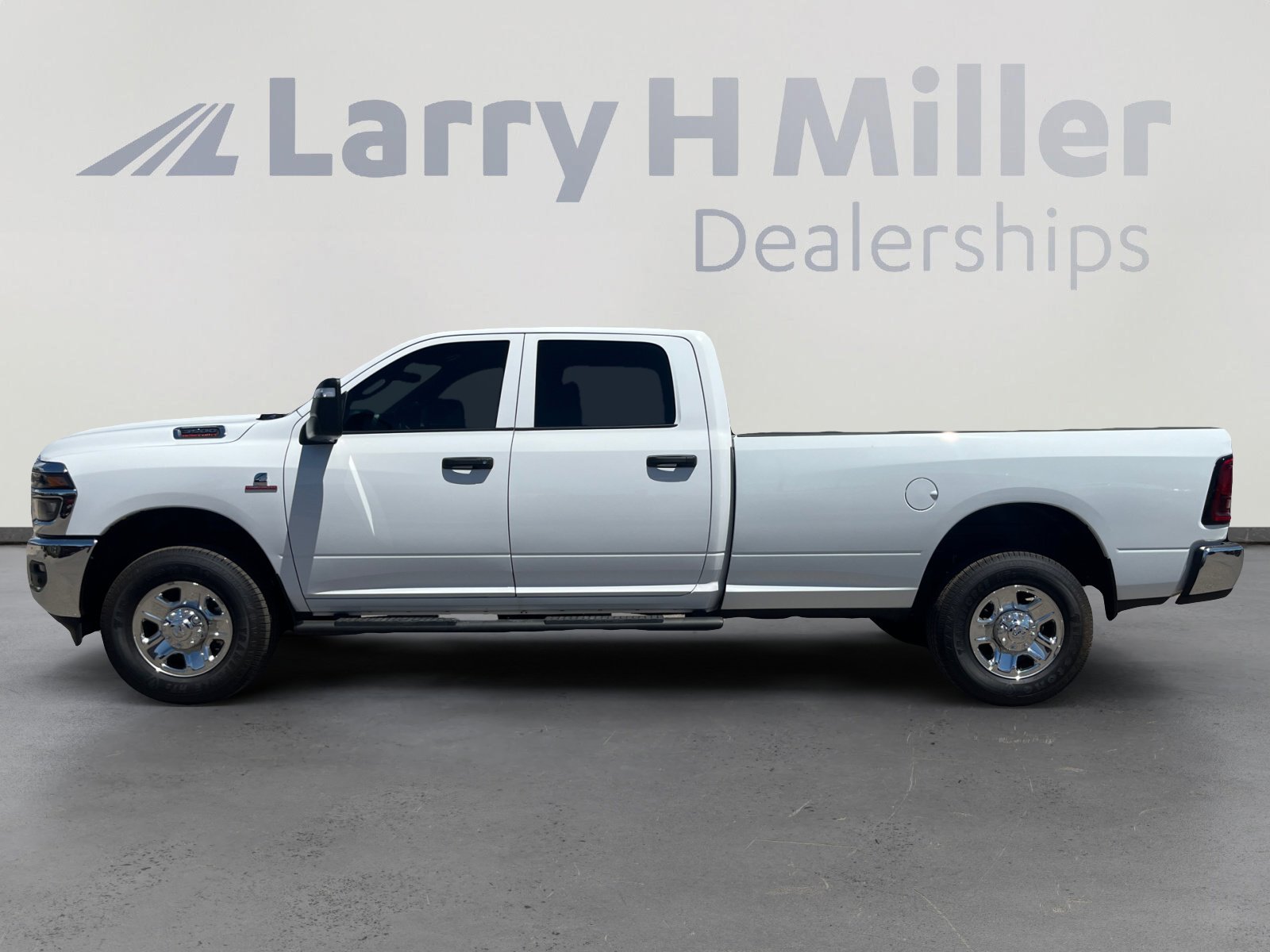 2025 Ram 3500 Tradesman photo 2