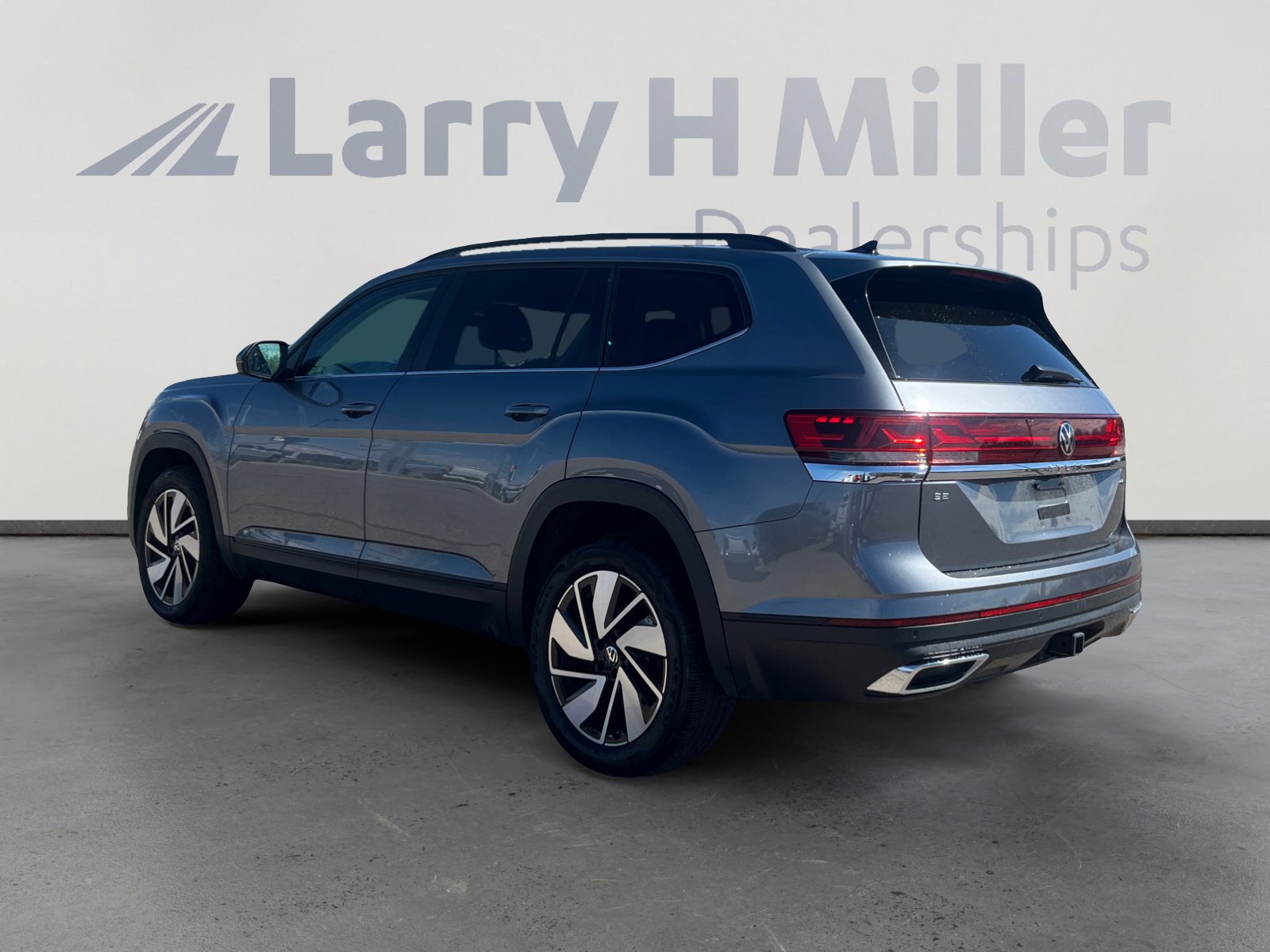 2024 Volkswagen Atlas SE Technology photo 3