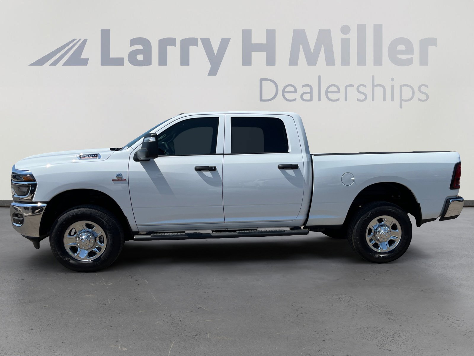 2025 Ram 2500 Tradesman photo 2