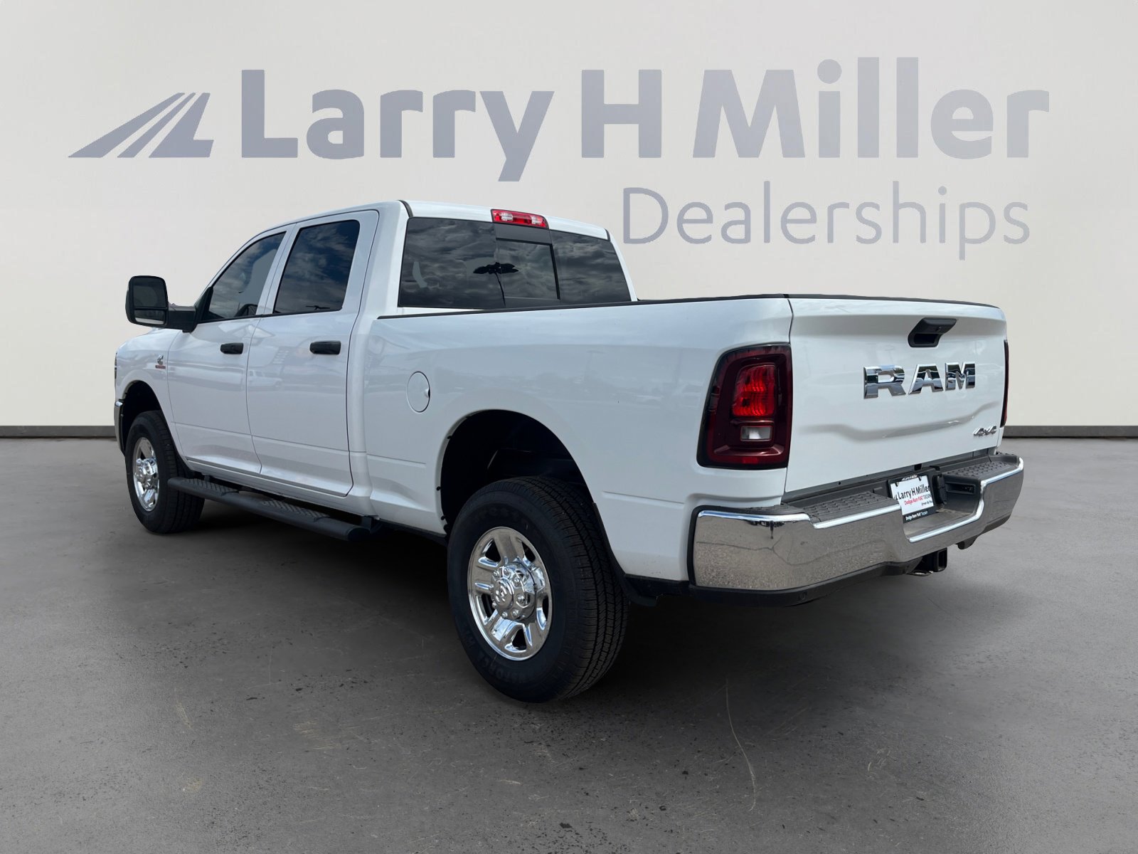 2025 Ram 2500 Tradesman photo 3