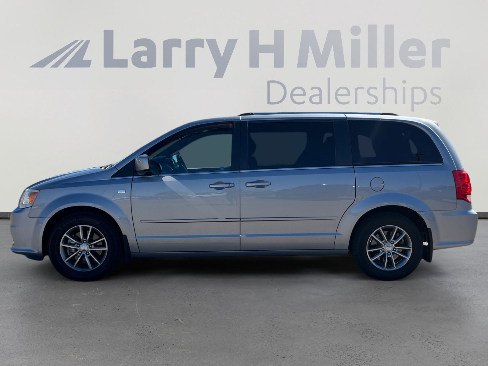 2014 Dodge Grand Caravan SXT photo 2
