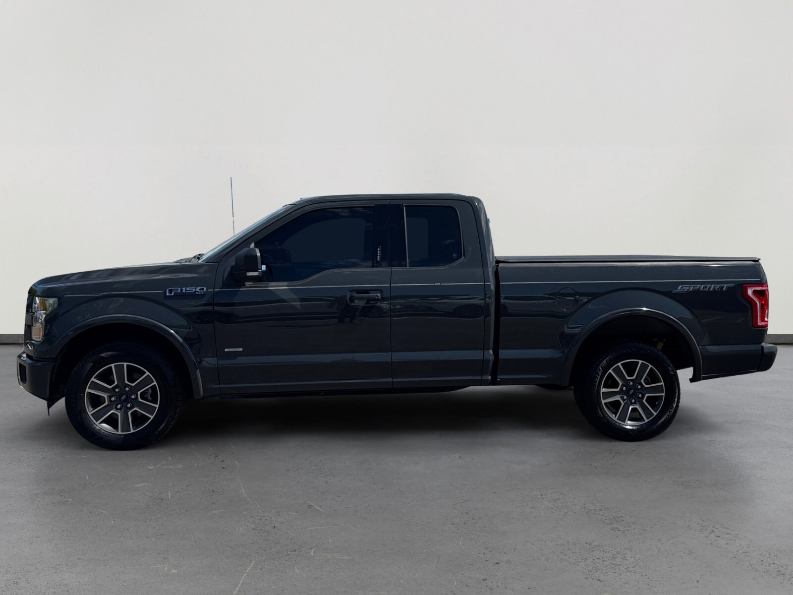 2016 Ford F-150 XLT photo 2