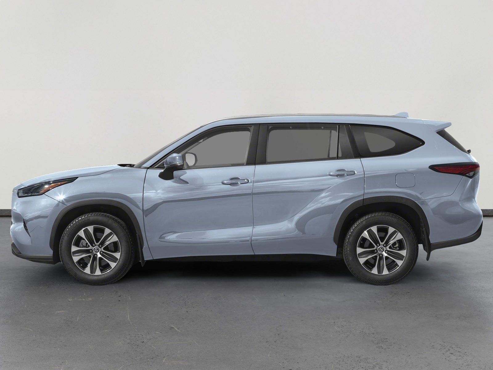 2023 Toyota Highlander L photo 3