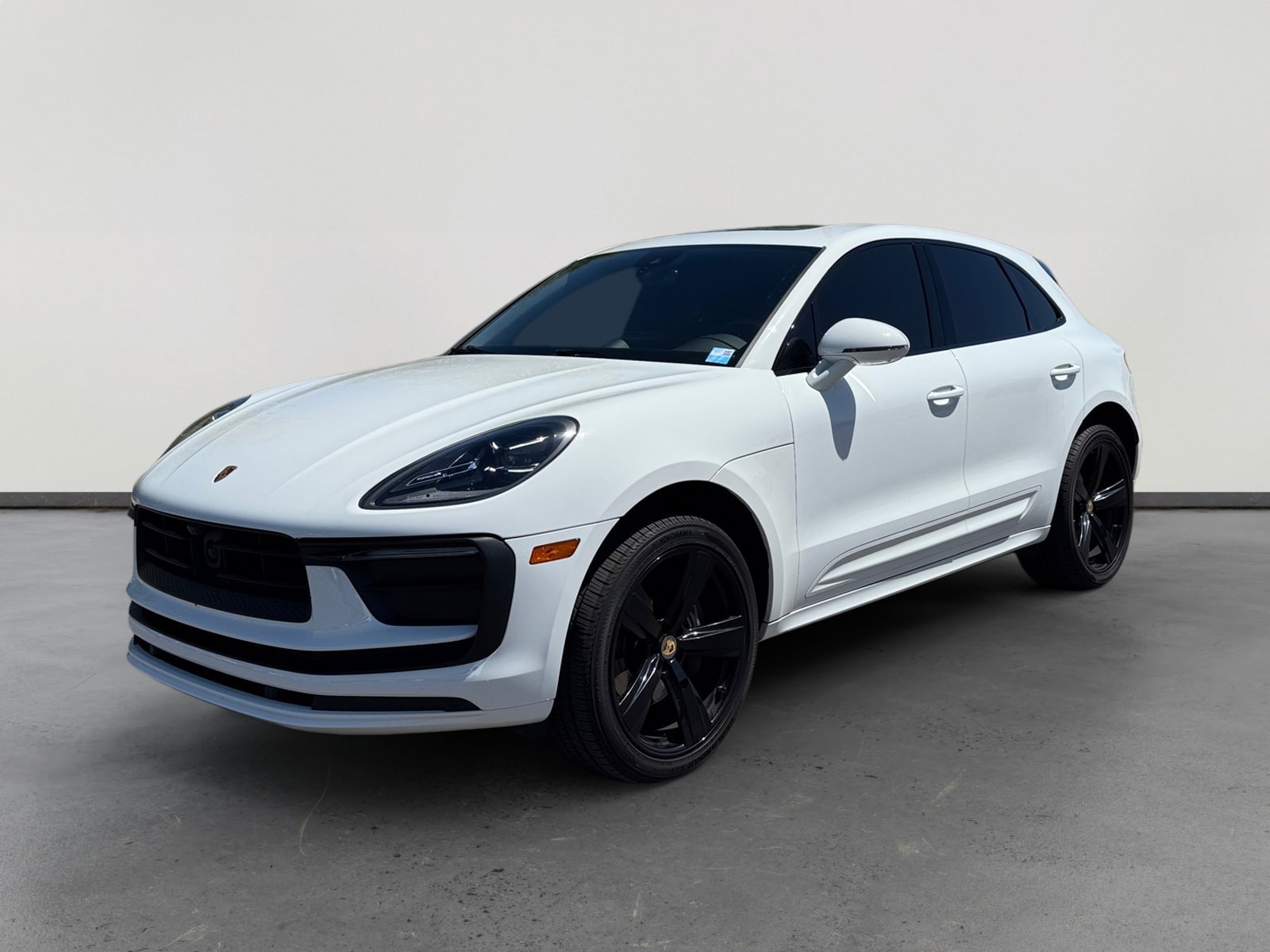 2024 Porsche Macan -'s photo