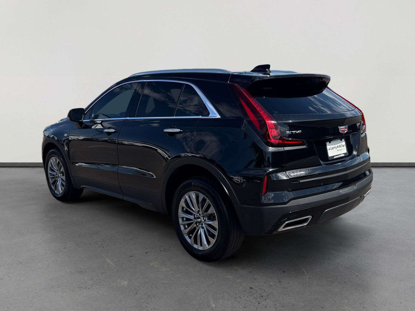 2024 Cadillac XT4 Premium Luxury photo 3