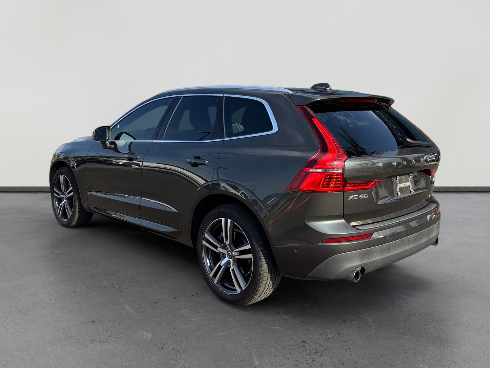 2019 Volvo XC60 Momentum photo 3