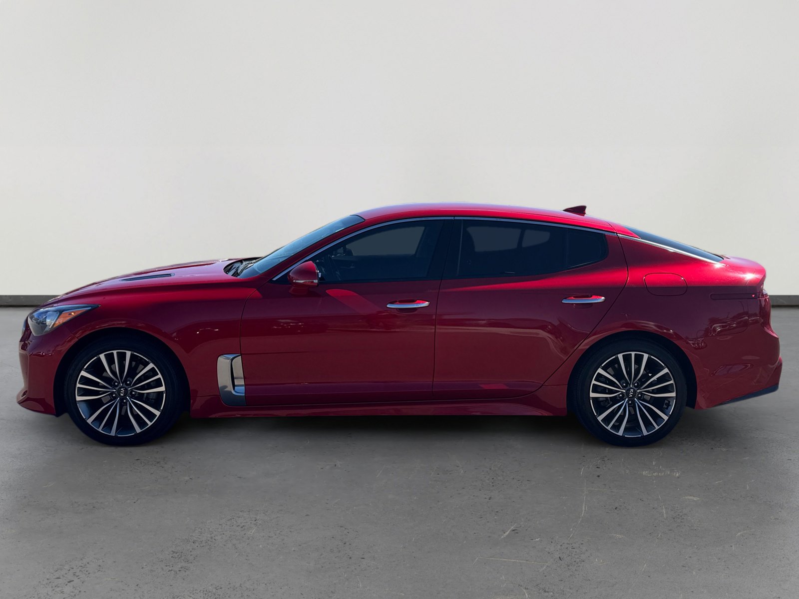 2019 Kia Stinger photo 2