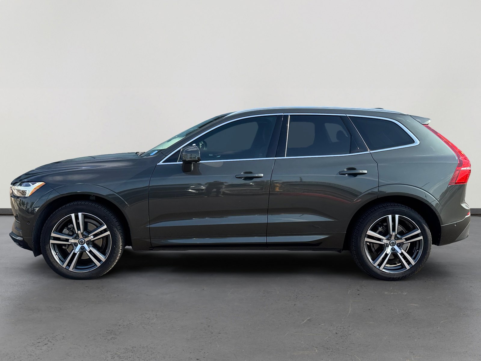2019 Volvo XC60 Momentum photo 2