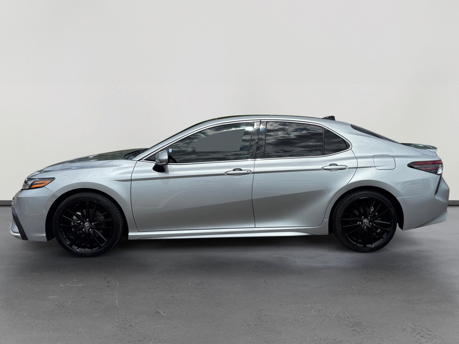2021 Toyota Camry XSE V6 photo 2