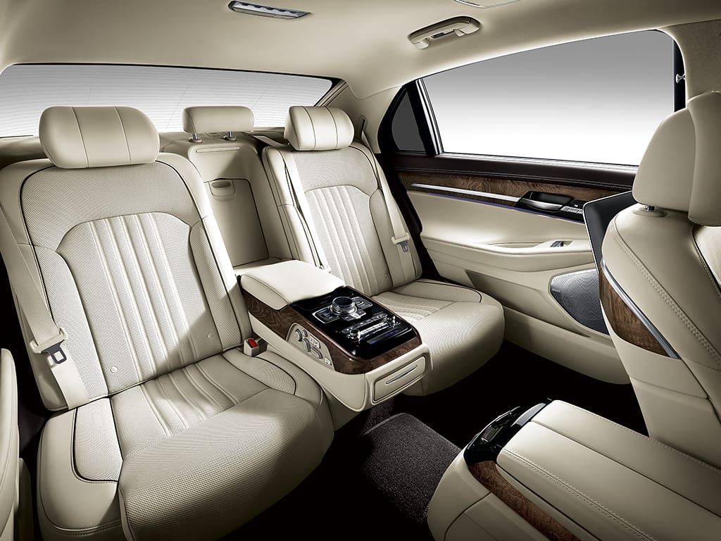 2019 Genesis G90 rear seating