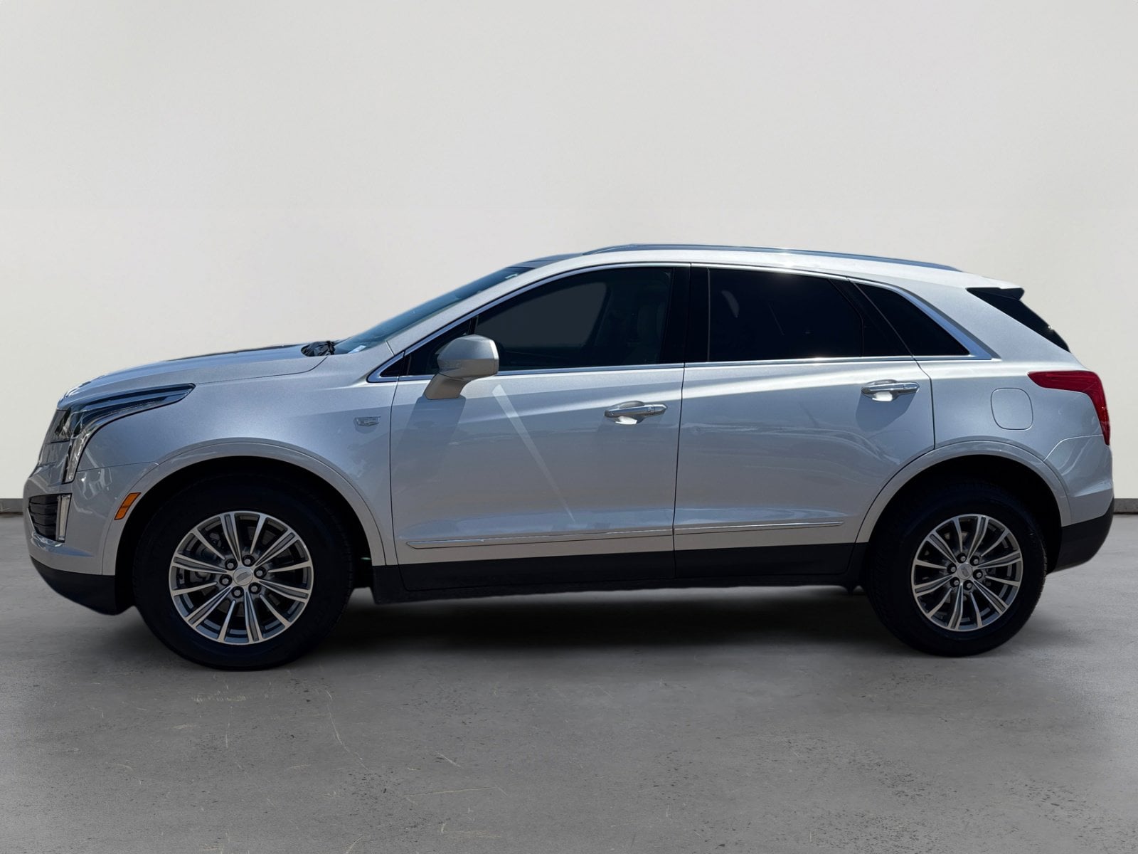 Used 2018 Cadillac XT5 Luxury with VIN 1GYKNCRS0JZ213148 for sale in Tolleson, AZ