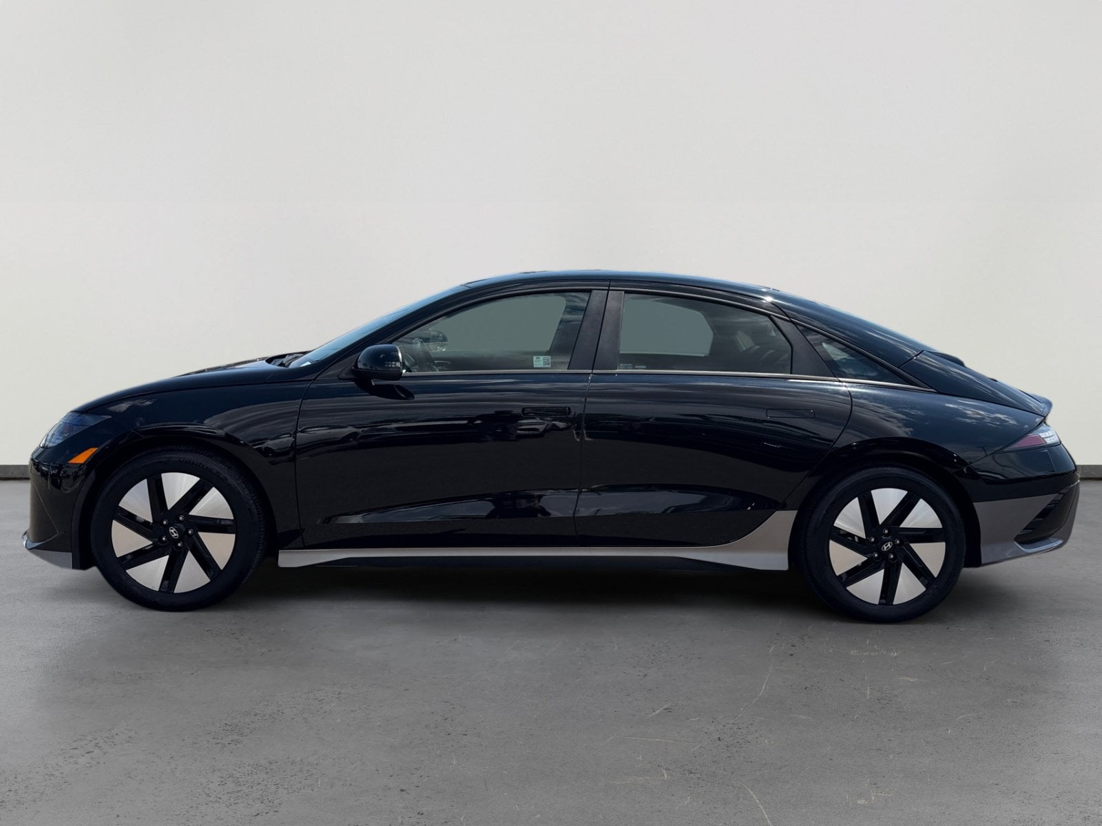 Used 2024 Hyundai IONIQ 6 SE with VIN KMHM24AA4RA075670 for sale in Peoria, AZ