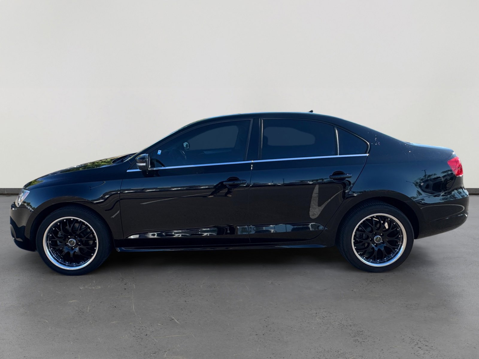 2011 Volkswagen Jetta SEL photo 2