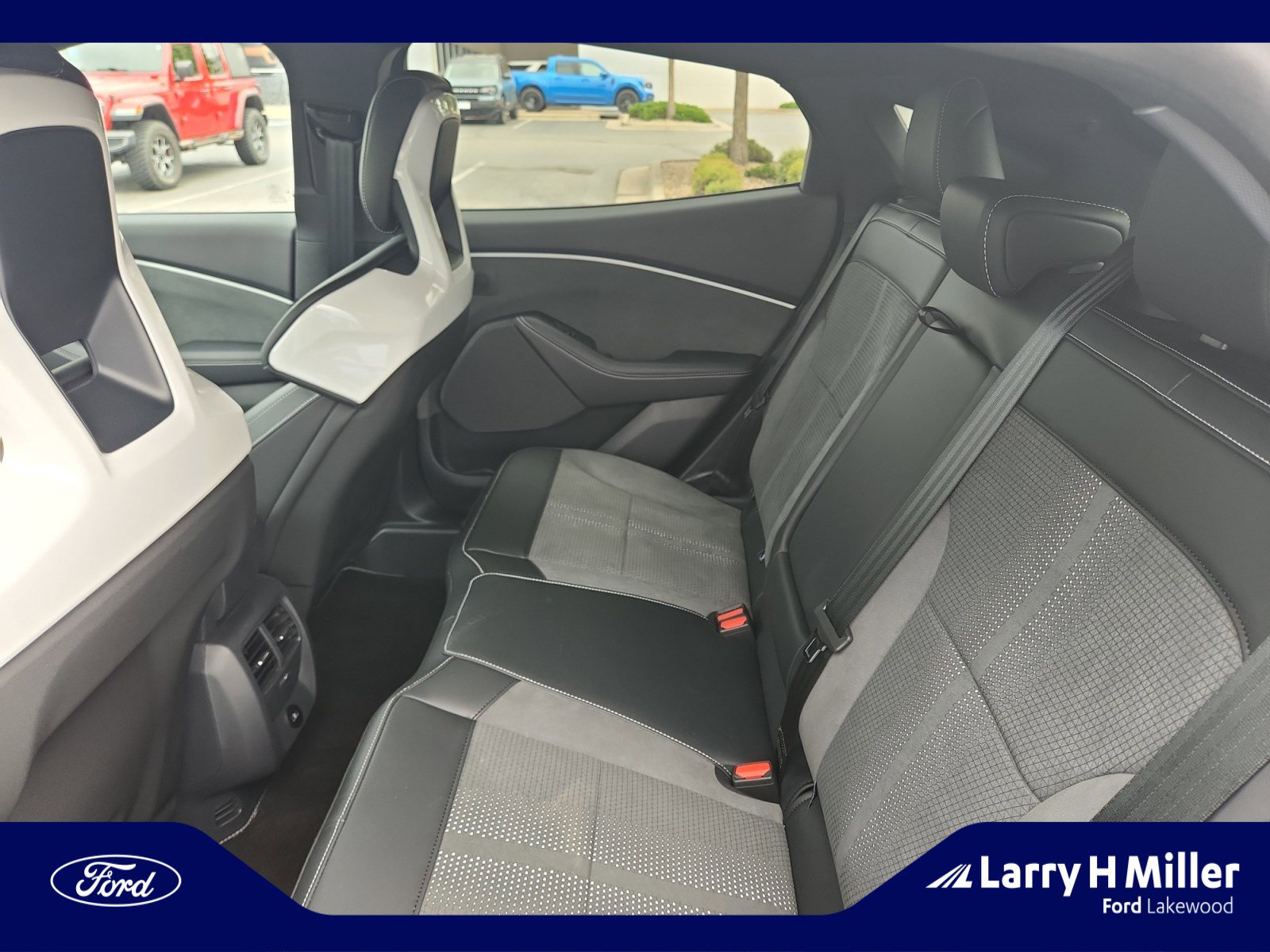 2025 Ford Mustang Mach-E GT - Photo 17