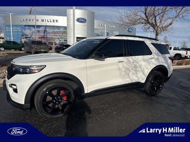 2023 Ford Explorer ST's photo