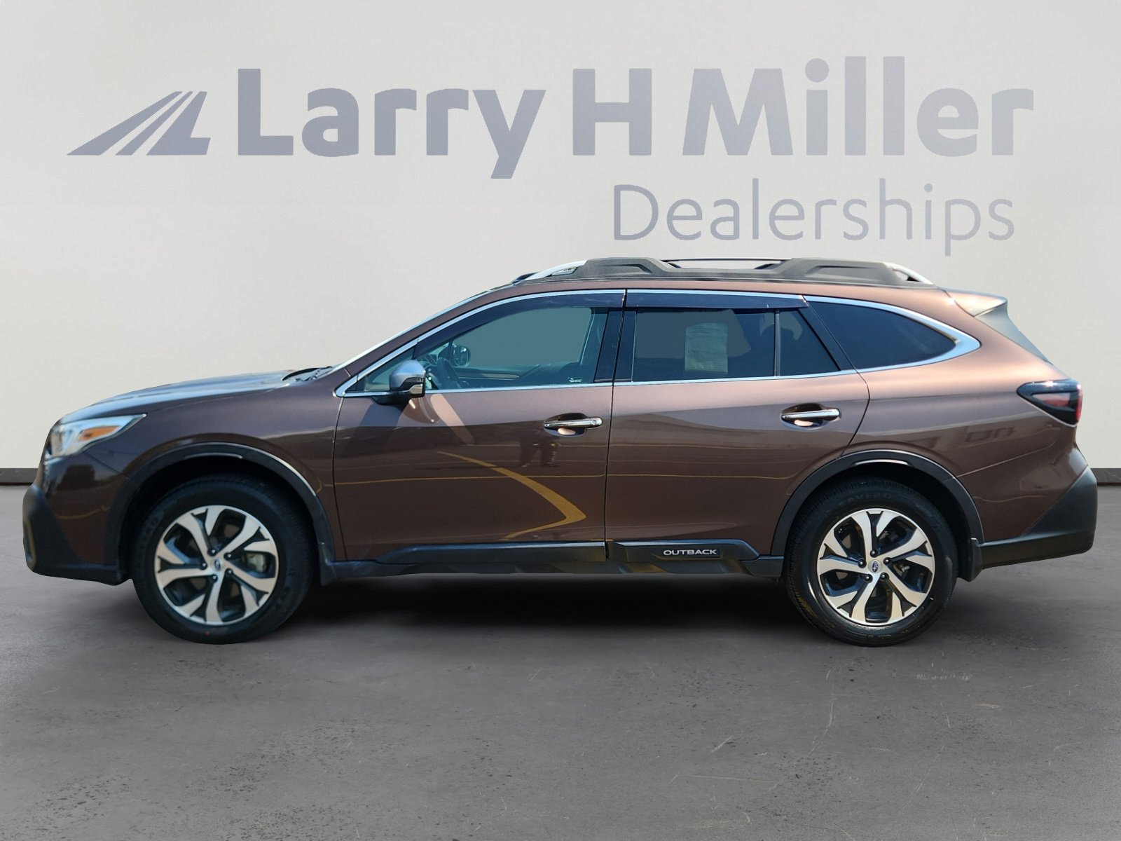 2020 Subaru Outback Touring photo 2