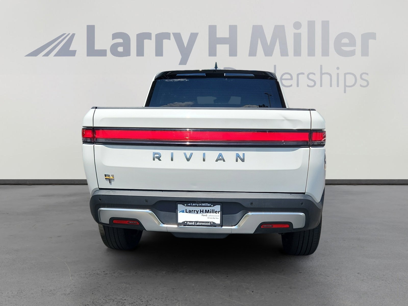 2022 Rivian R1T Adventure photo 2