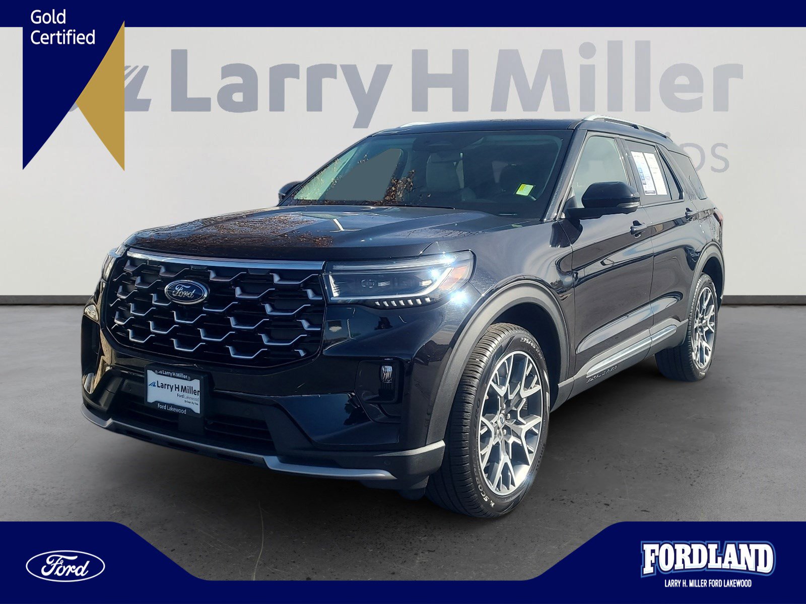 2025 Ford Explorer Platinum 4WD (PL535)'s photo