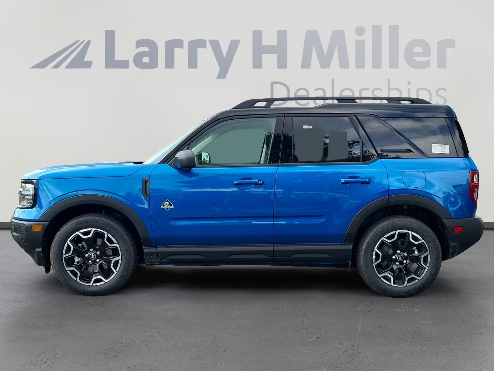 2025 Ford Bronco Sport Outer Banks photo 2