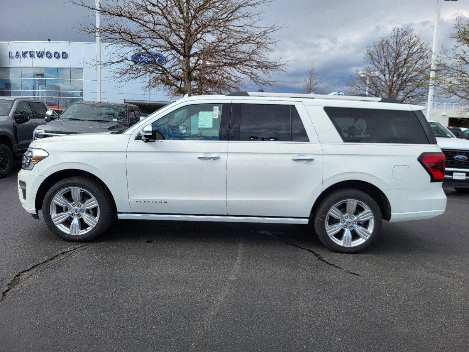 2024 Ford Expedition Platinum MAX photo 3