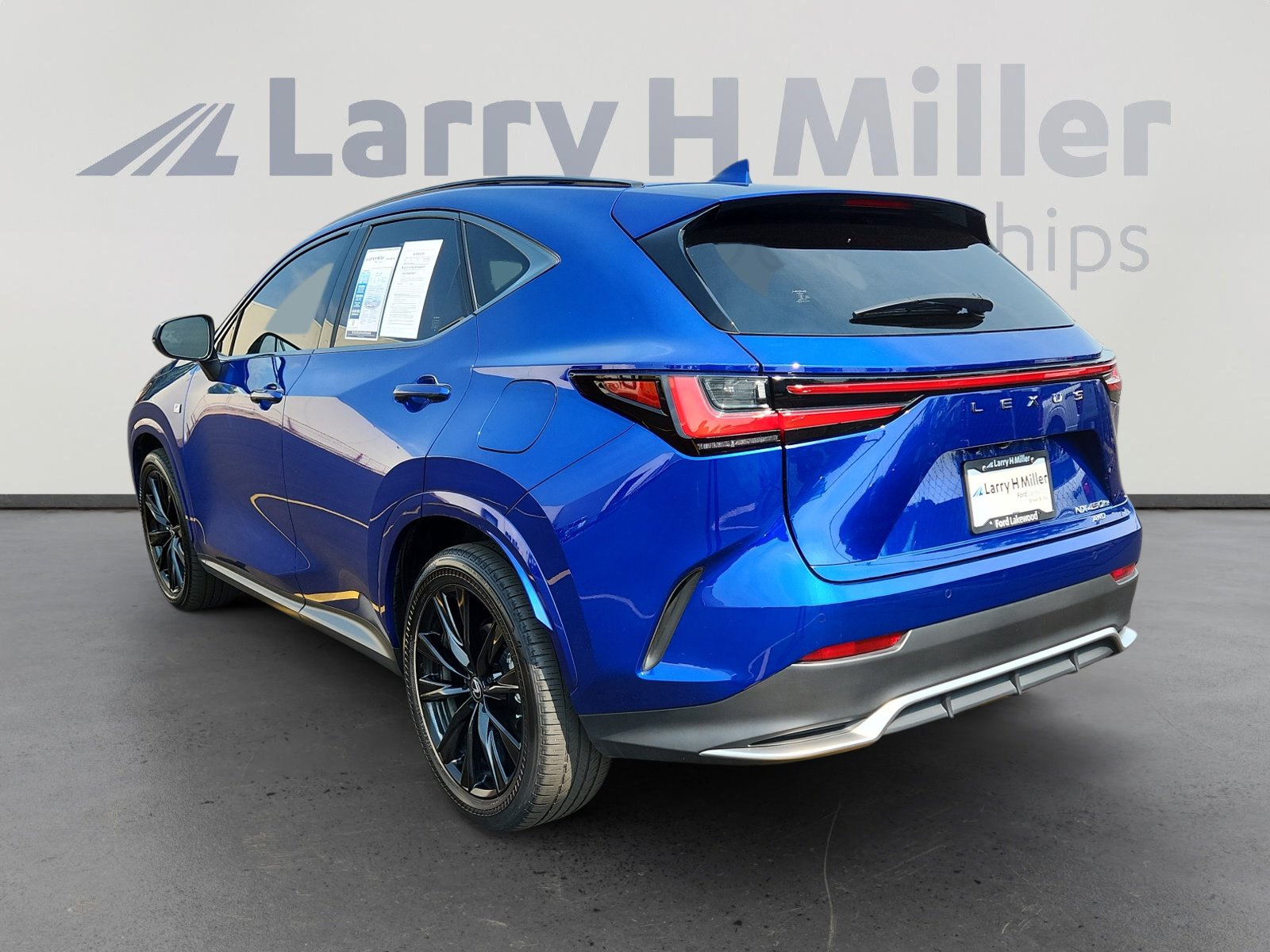 2024 Lexus NX 450h+ F SPORT Handling photo 3