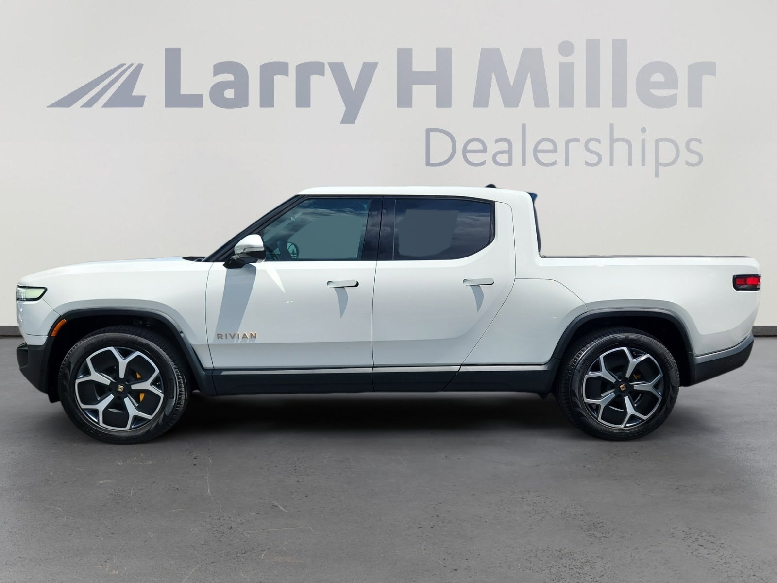 Used 2022 Rivian R1T Adventure with VIN 7FCTGAAA7NN013239 for sale in Lakewood, CO