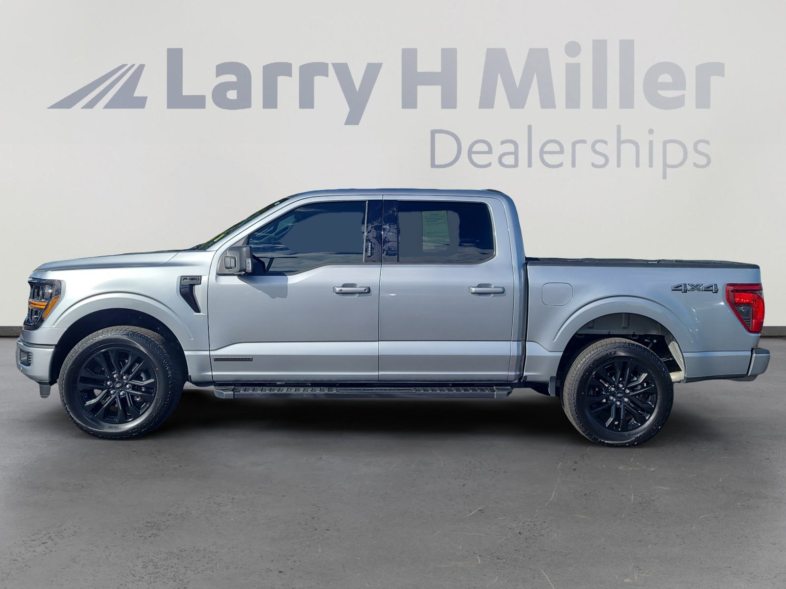 2024 Ford F-150 XLT photo 2
