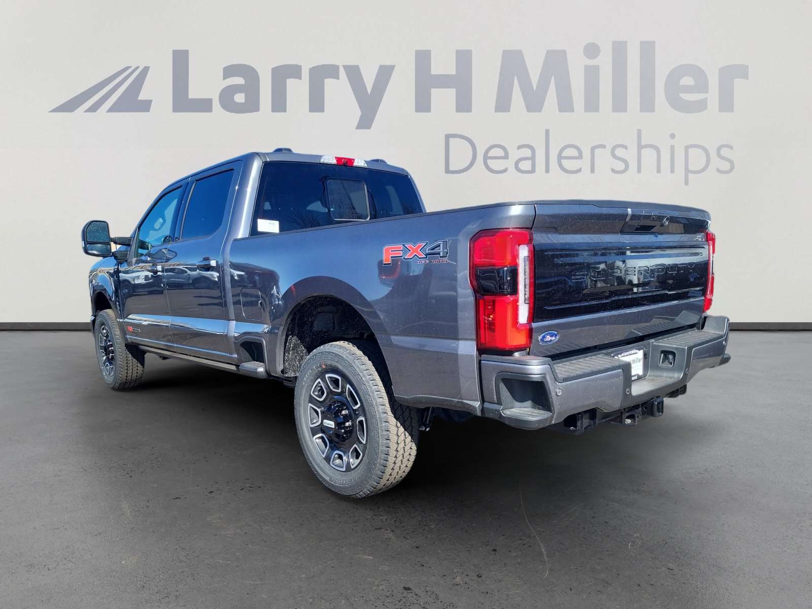 2025 Ford F-350 Platinum photo 3