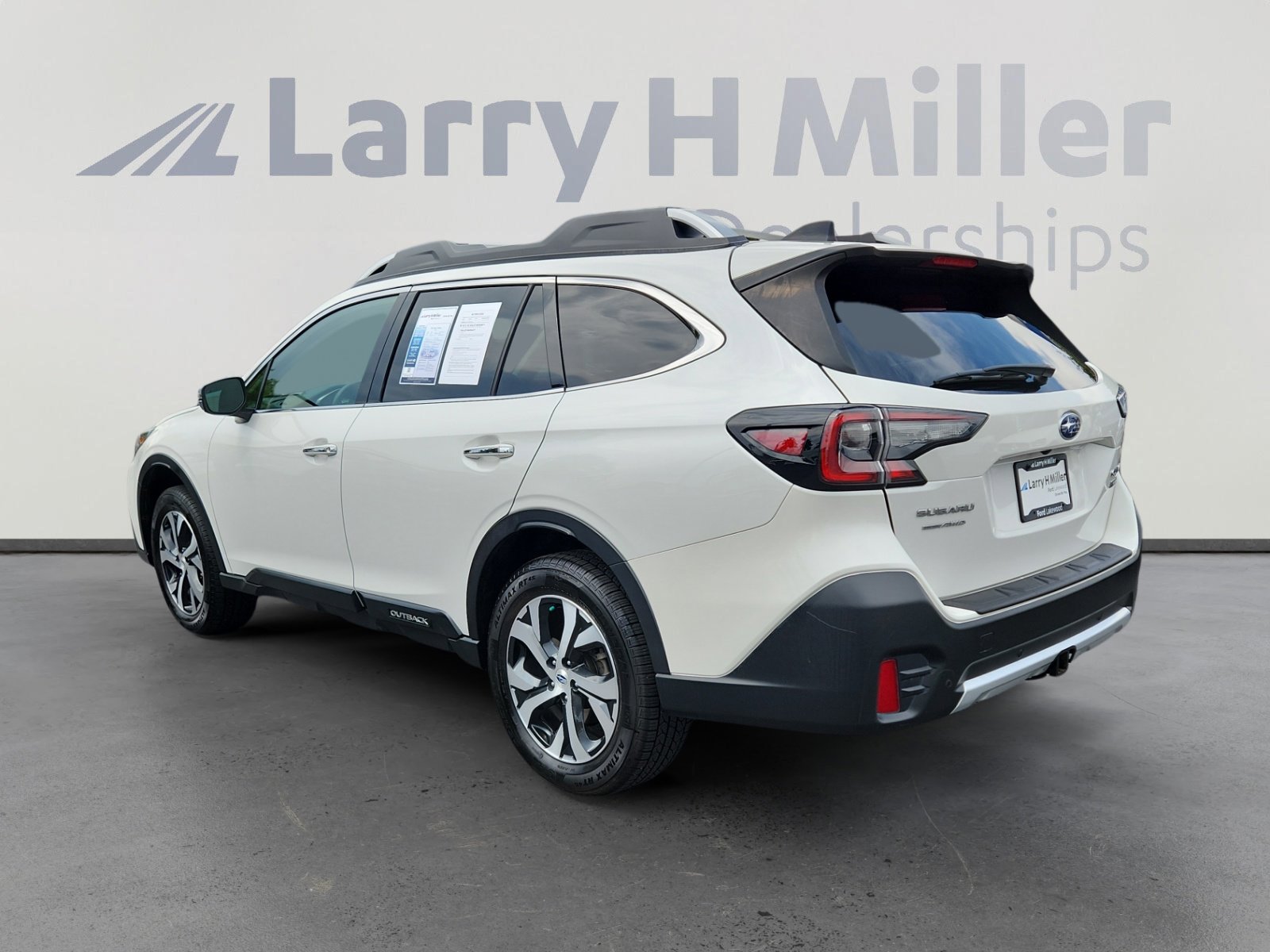 2022 Subaru Outback Touring photo 2