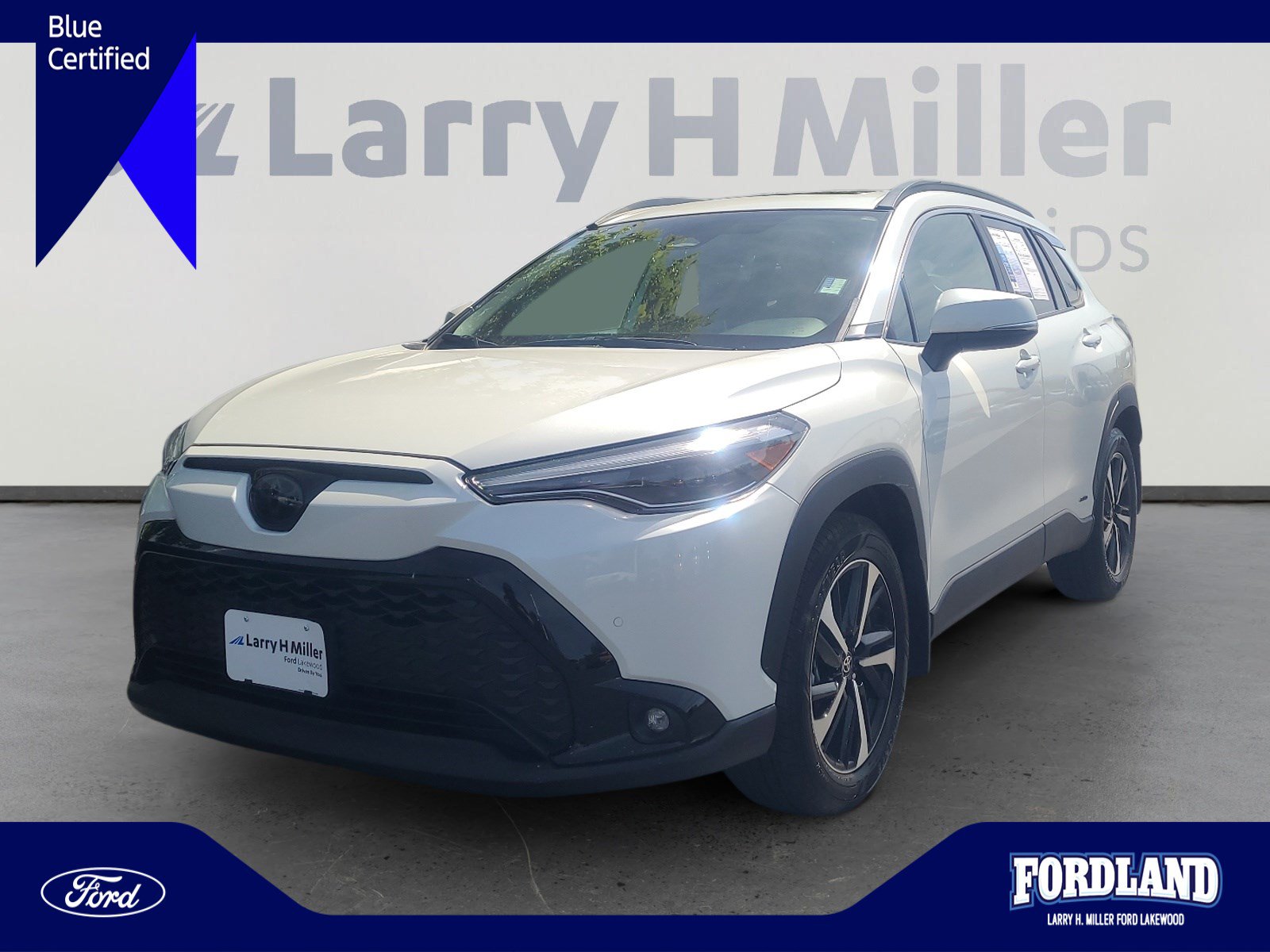 2023 Toyota Corolla Cross Hybrid XSE AWD's photo
