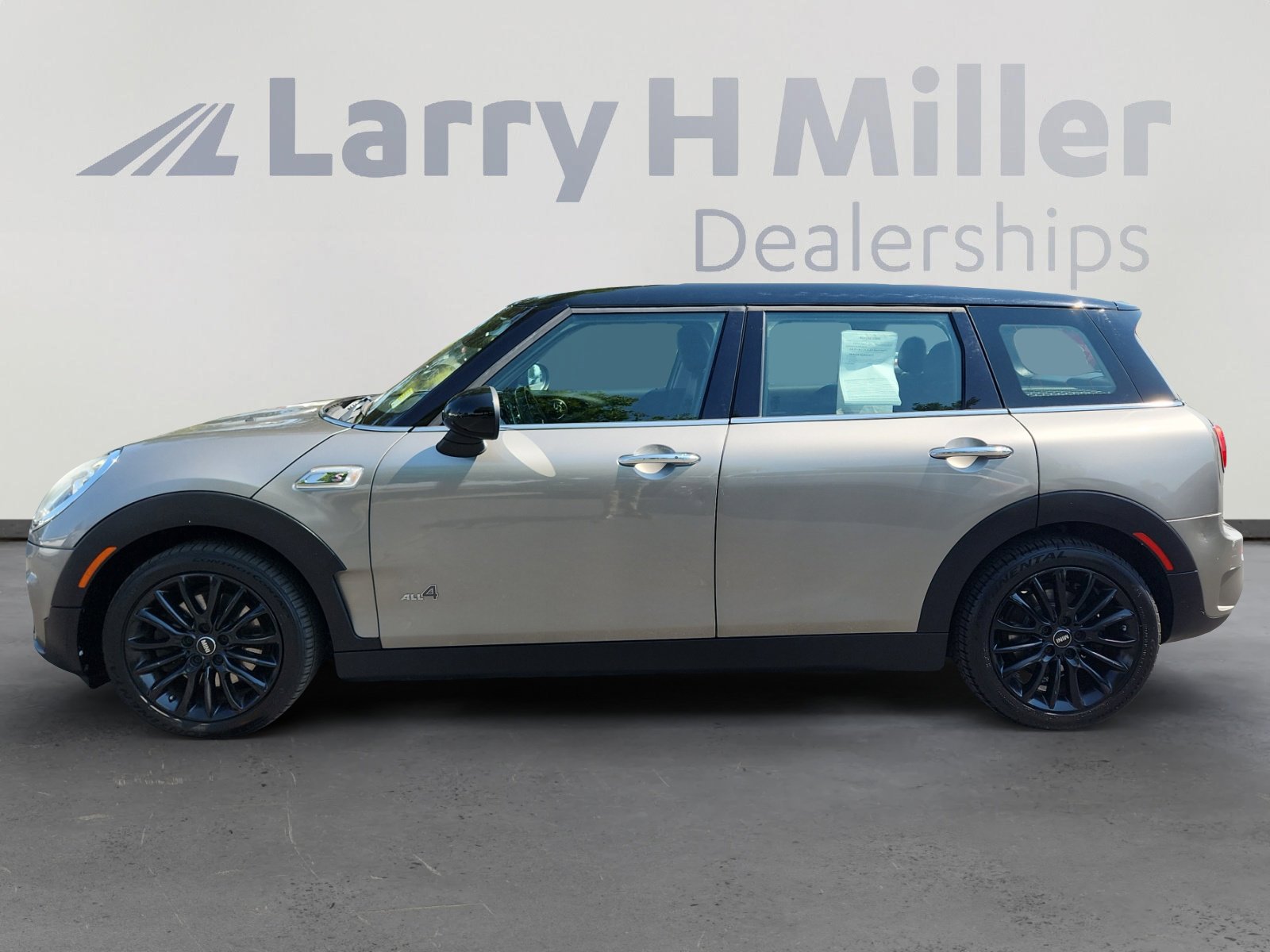 2019 Mini Clubman Base S ALL4 photo 2