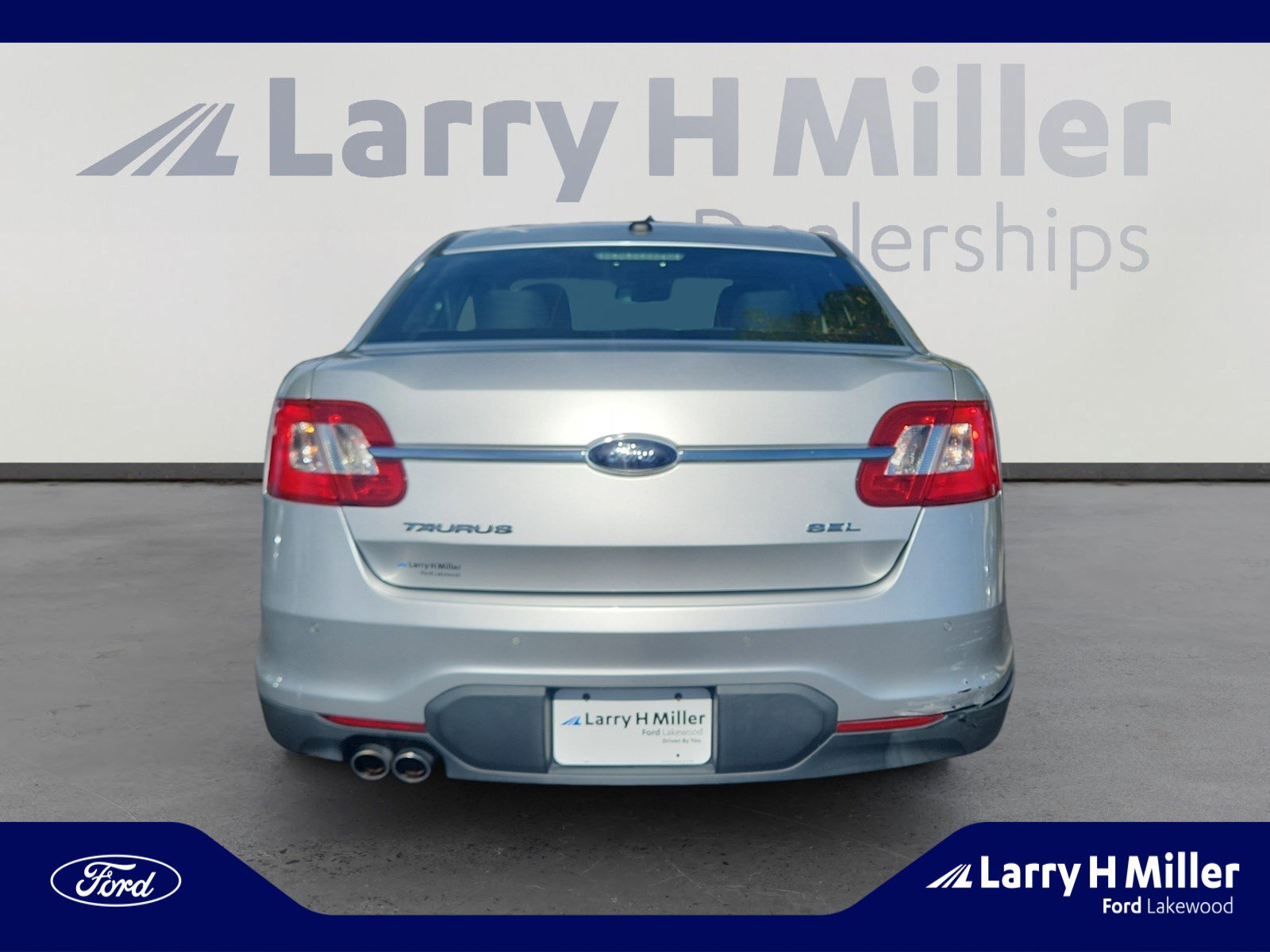 2010 Ford Taurus SEL photo 4