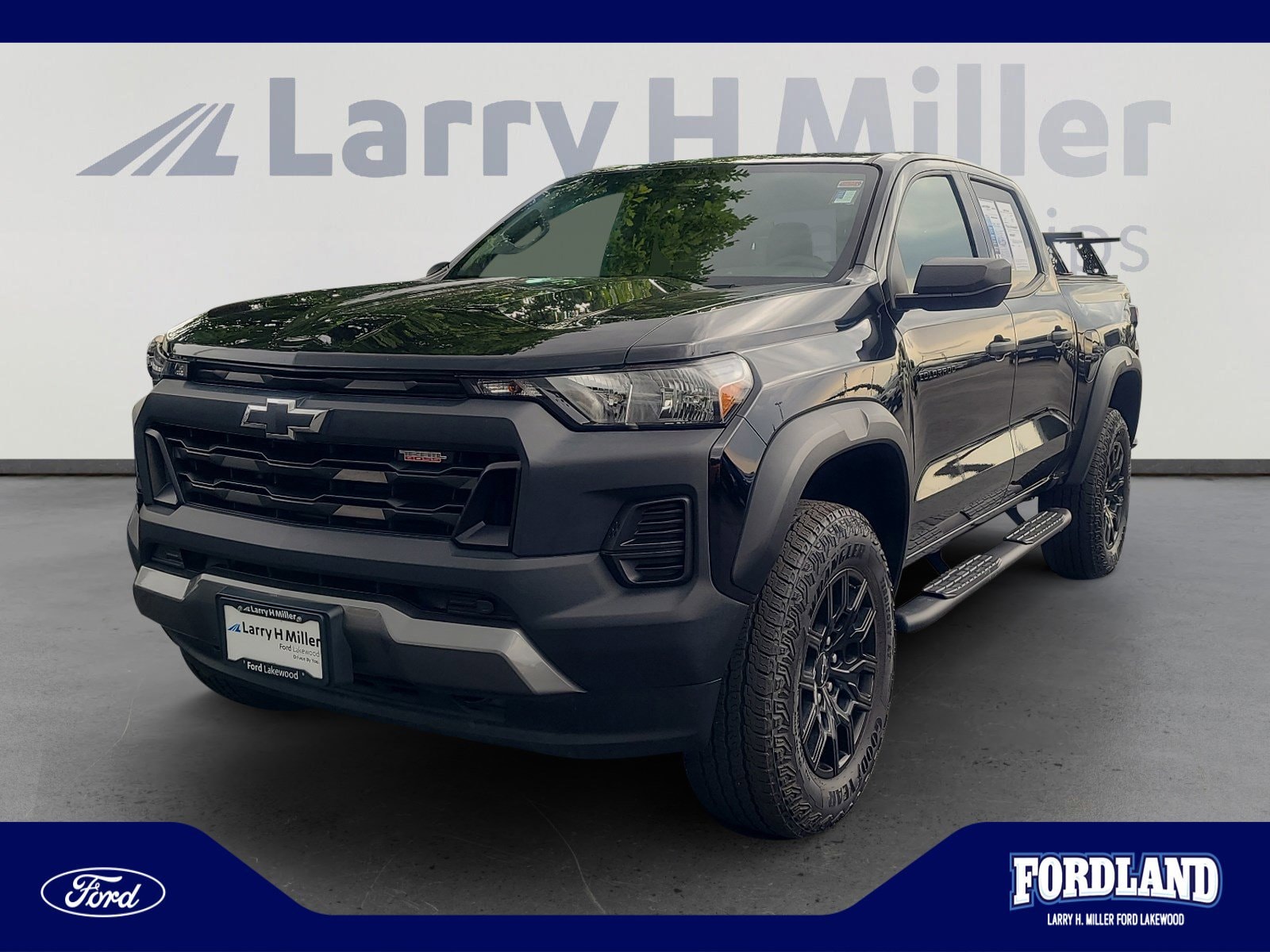 2024 Chevrolet Colorado Trail Boss Crew Cab Short Box 4x4's photo