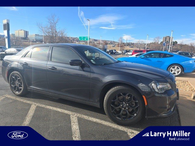 2019 Chrysler 300 S's photo