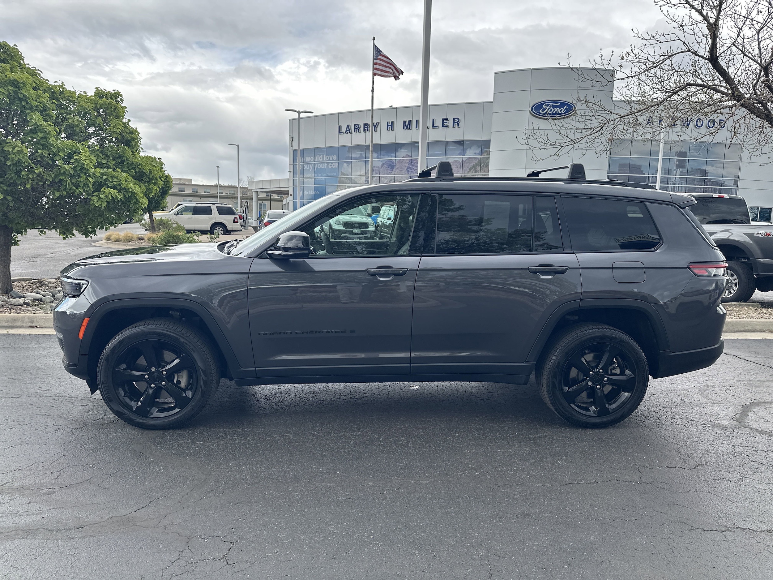 Used 2024 Jeep Grand Cherokee L Limited with VIN 1C4RJKBG7R8936920 for sale in Lakewood, CO