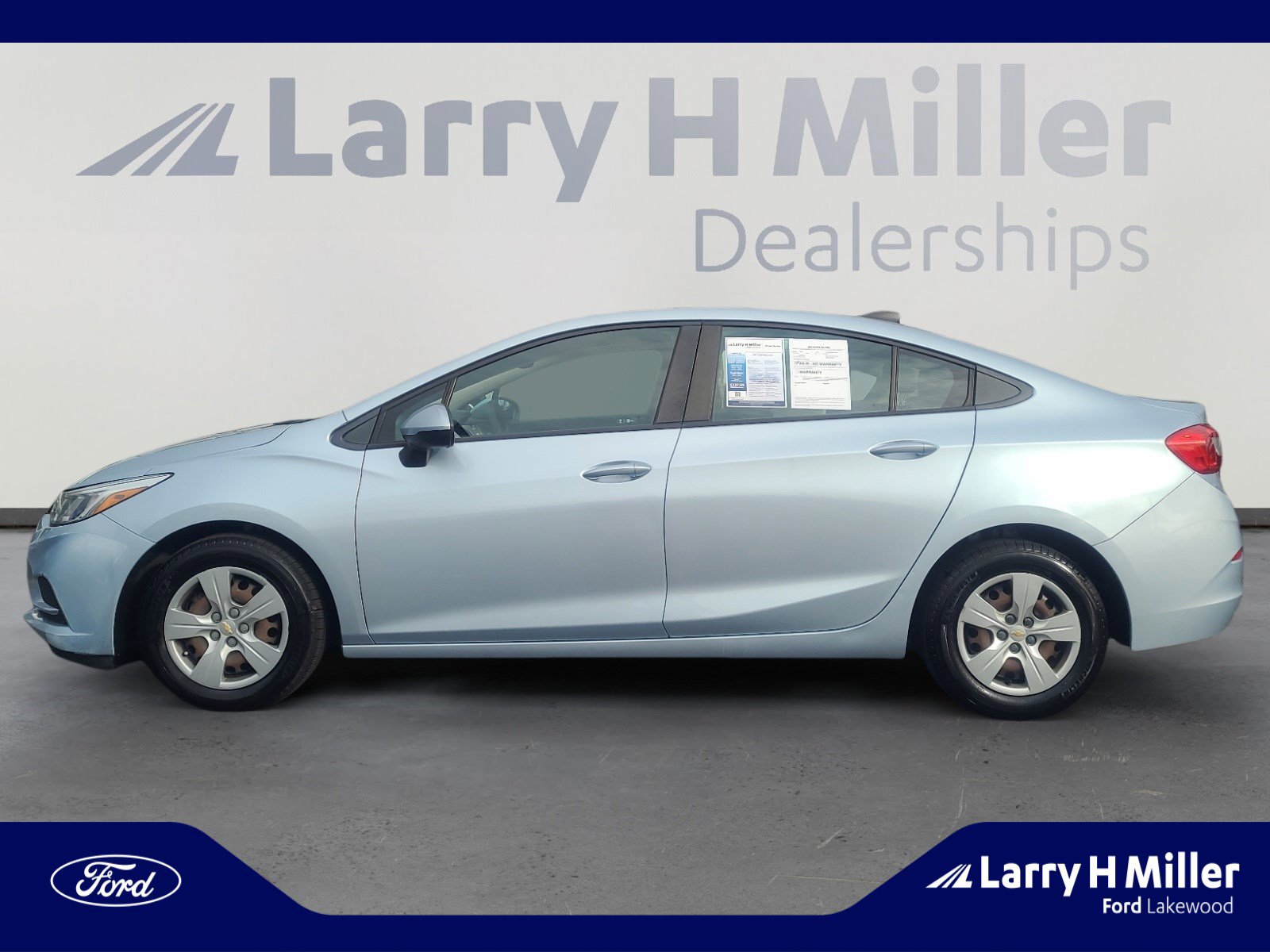 2017 Chevrolet Cruze LS photo 2