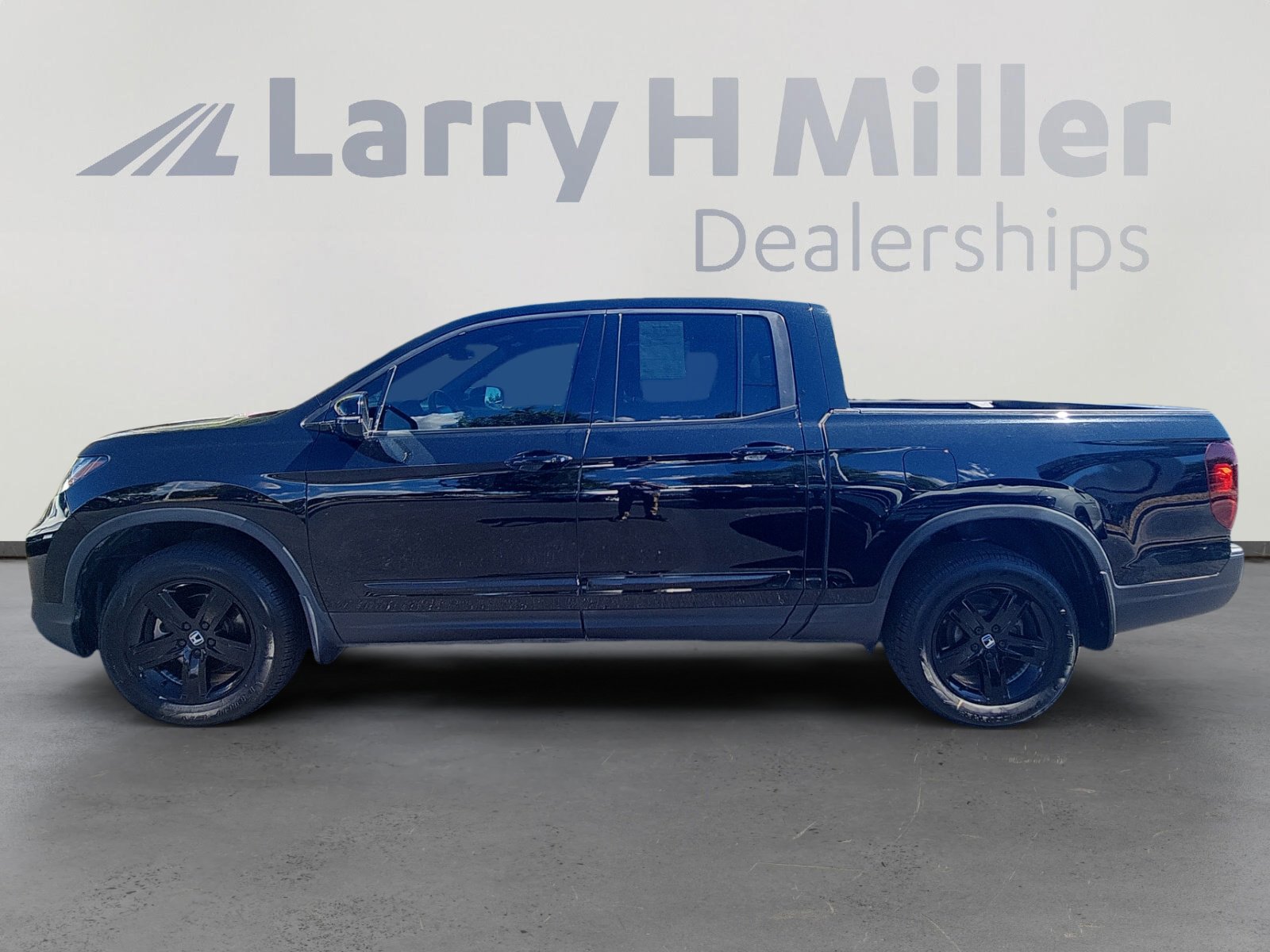 2022 Honda Ridgeline Black Edition photo 2